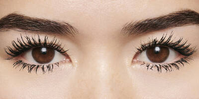 find-the-best-mascara-for-straight-lashes1