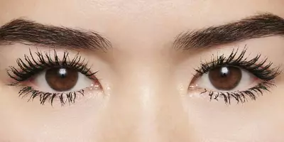 find-the-best-mascara-for-straight-lashes1