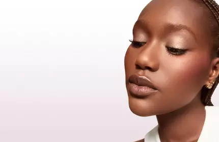 contorno de maquillaje lancome