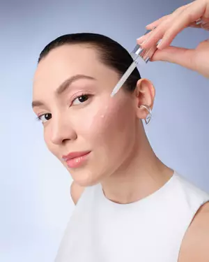 visual de aplicacion Genifique Serum