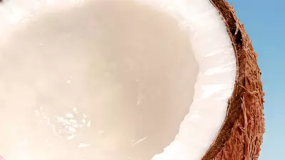 [visual de ingrediente - recorte sobre flor de monoi]