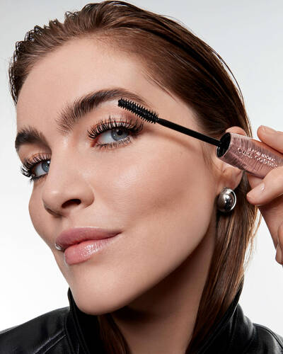 Imagen de modelo con mascara